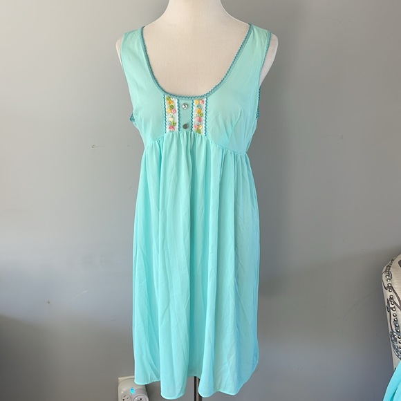 Vintage 1960's Sears nightgown with robe with embroidered flower trim size 38-40 - Picture 8 of 9